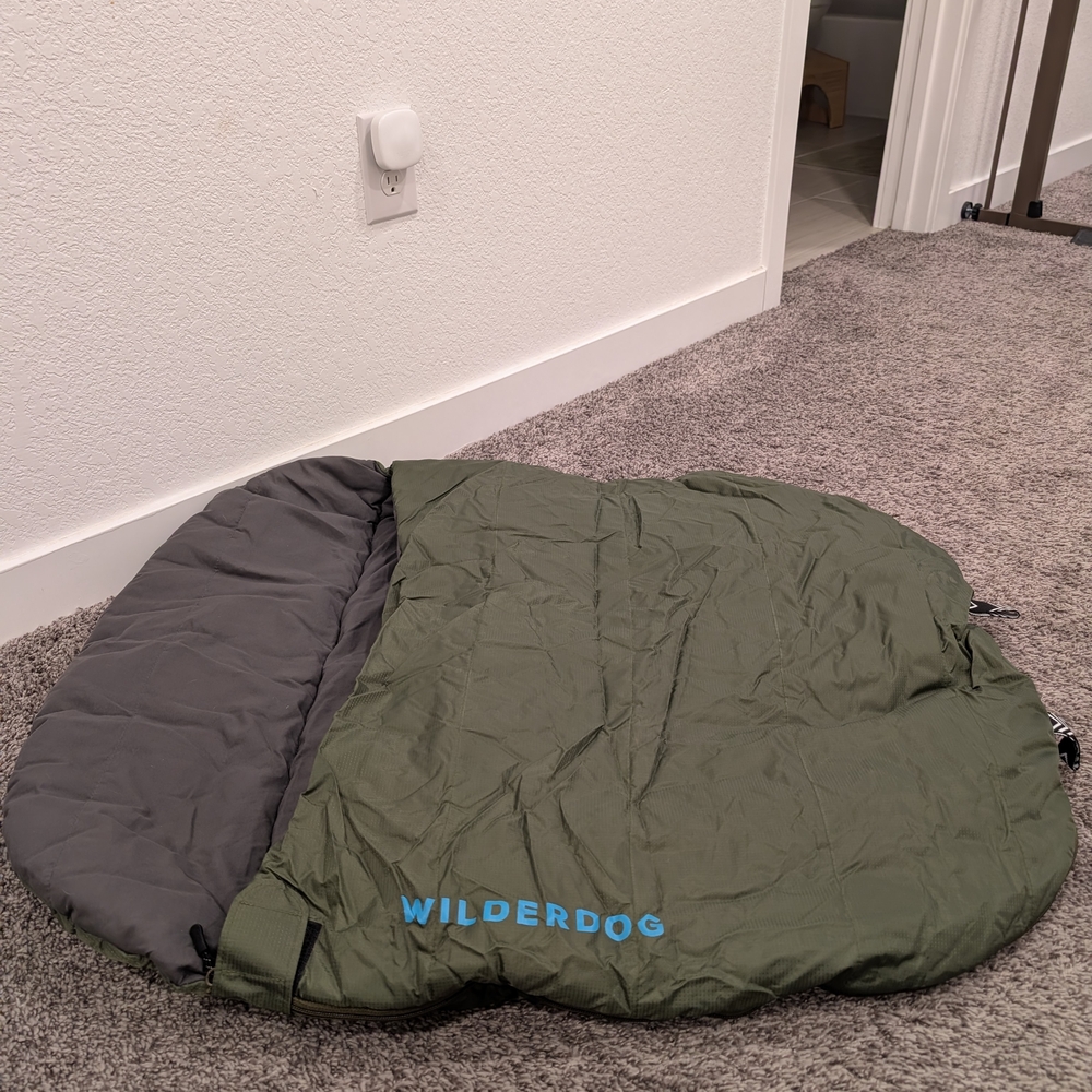 Green and Gray Sleeping Bag for Pets